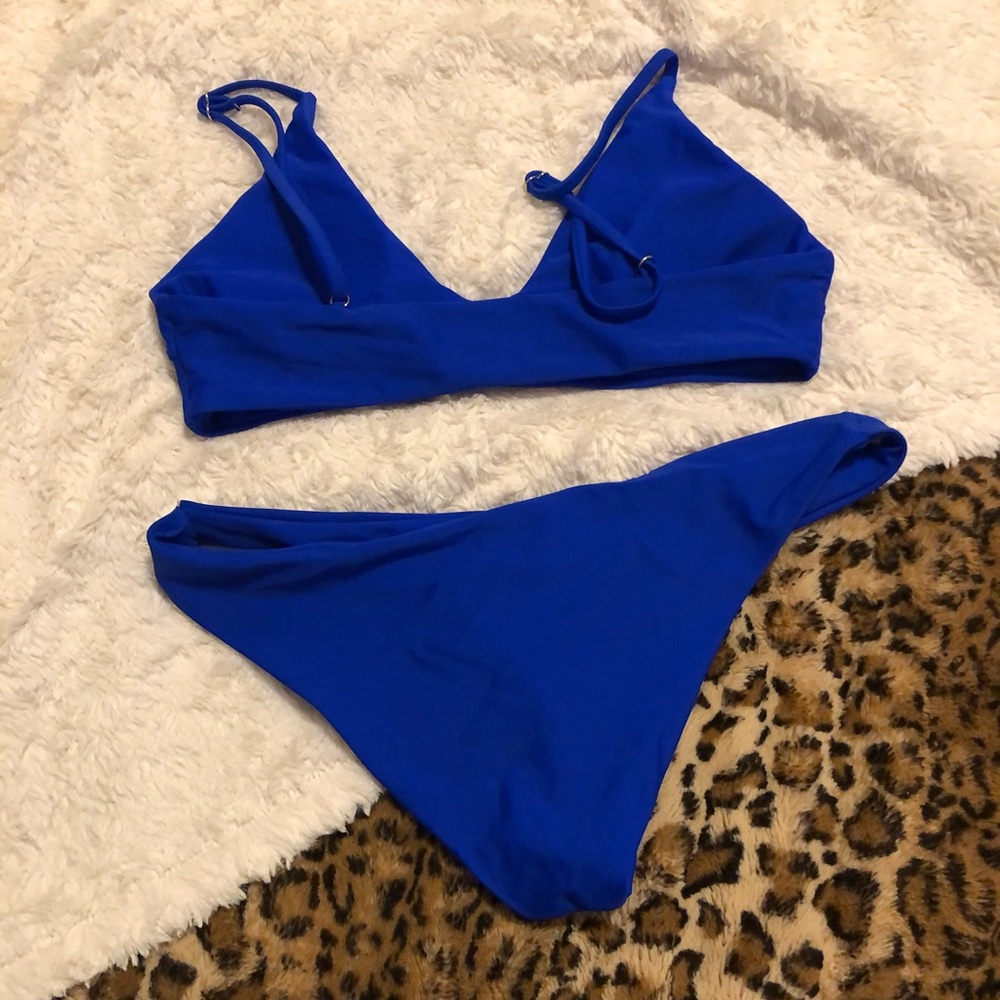 Bikini - Picture 2 of 5